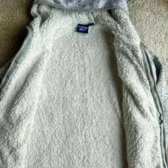 Woman’s Reebok Sweatshirt - Picture 5 of 6